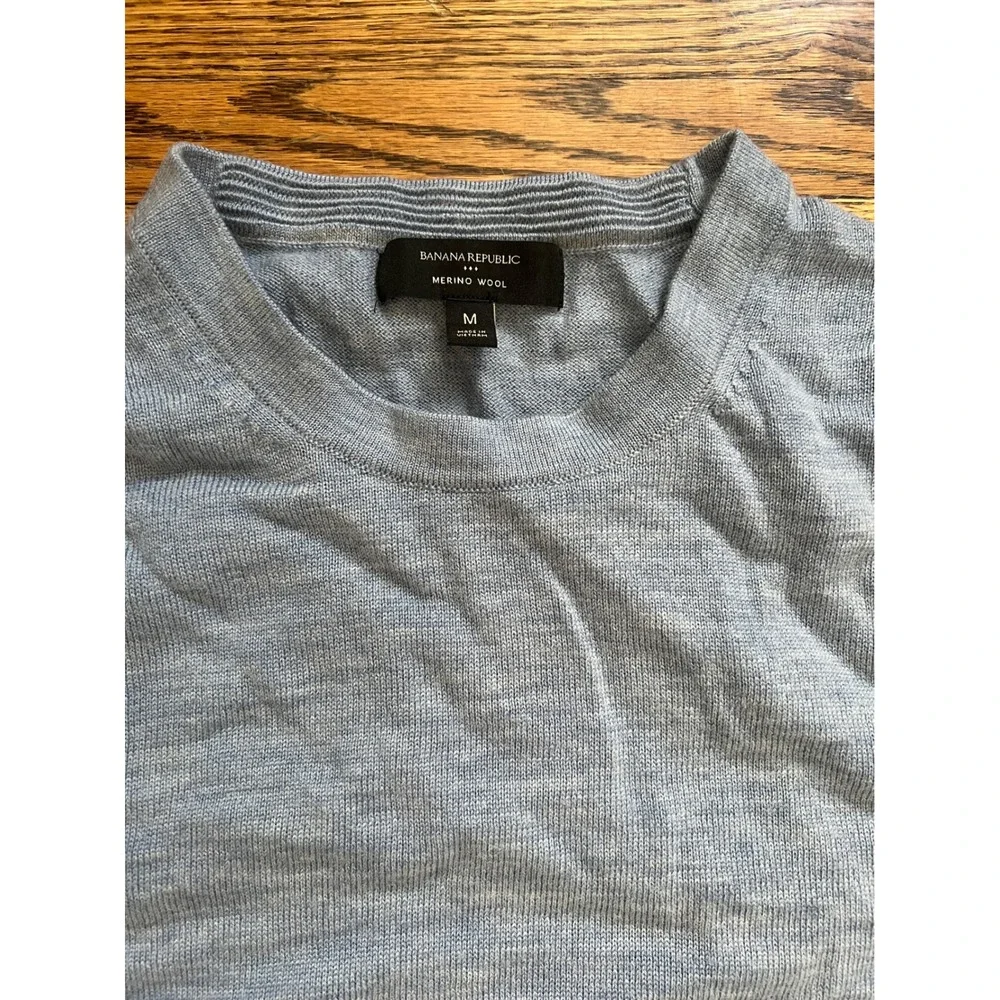 Banana Republic Mens 100% Merino Wool Crewneck Sweater Light Blue Heather Medium